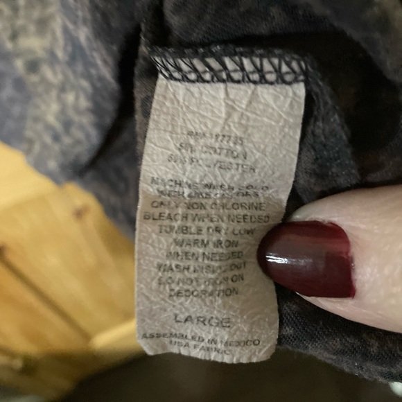 Mudd girls size L lightweight abstract print t-shirt in shades of purple - Picture 3 of 4